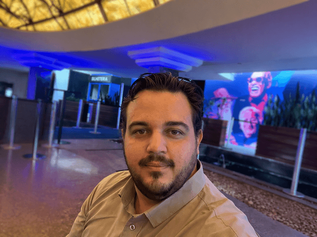 Antonio Junior trabalhando